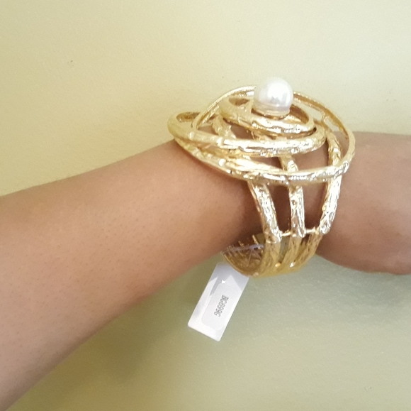 Gold Bangle with Pearl - Picture 2 of 2